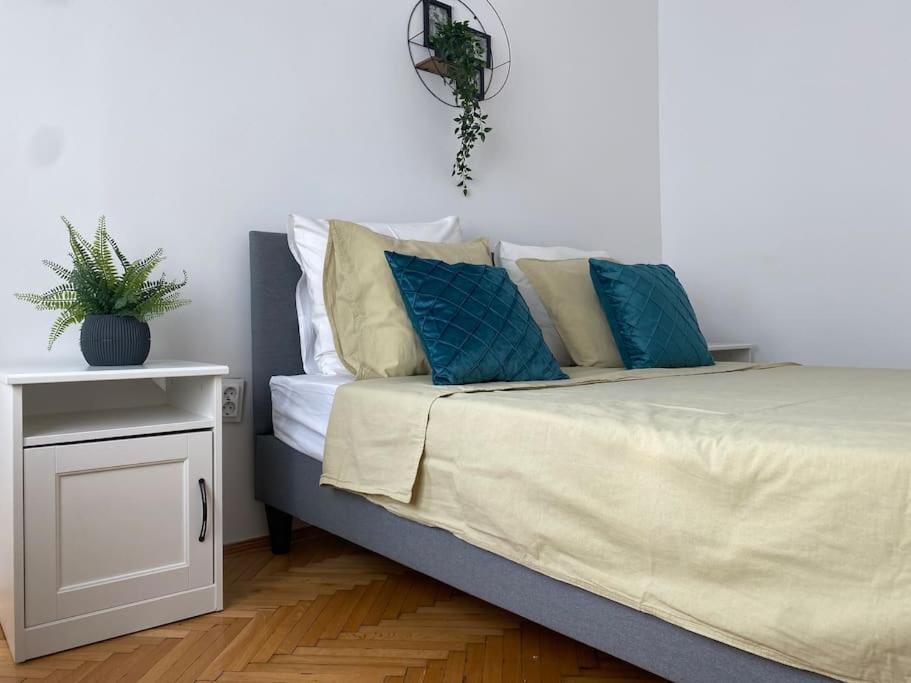 2 Bedroom Apartment With Terrace In City Center Bukarest Exterior foto