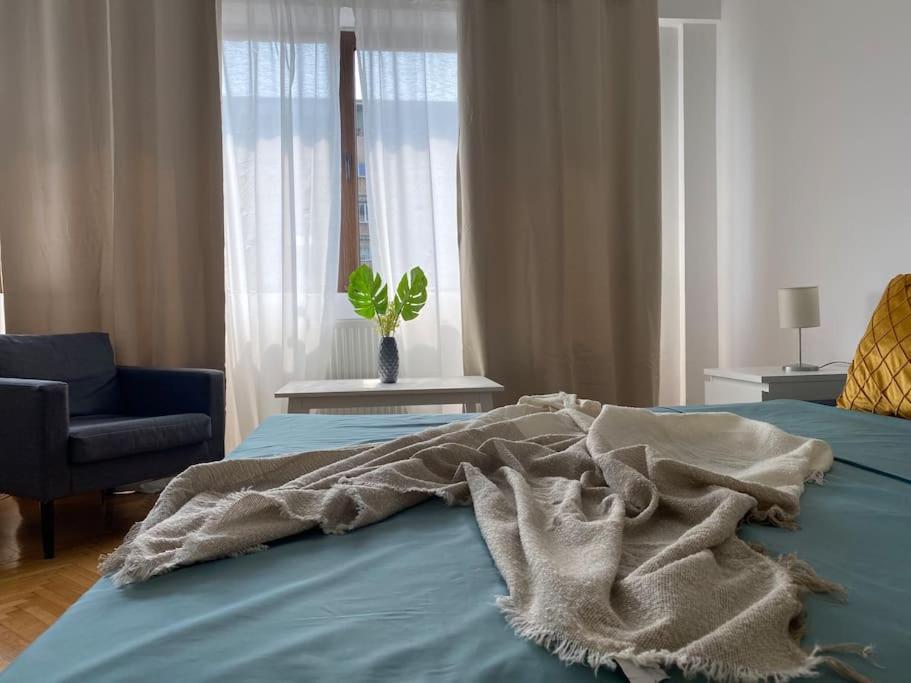 2 Bedroom Apartment With Terrace In City Center Bukarest Exterior foto