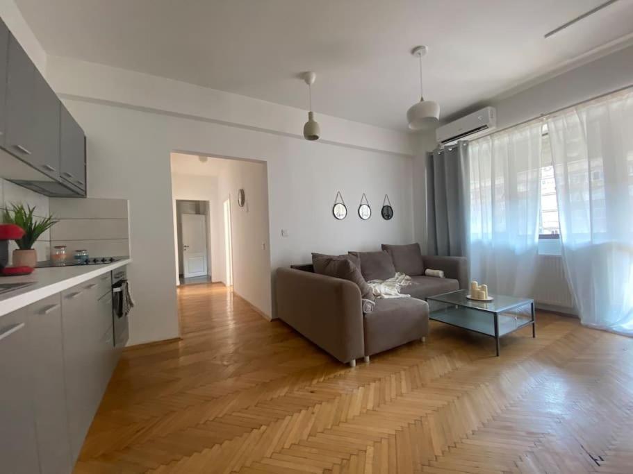 2 Bedroom Apartment With Terrace In City Center Bukarest Exterior foto